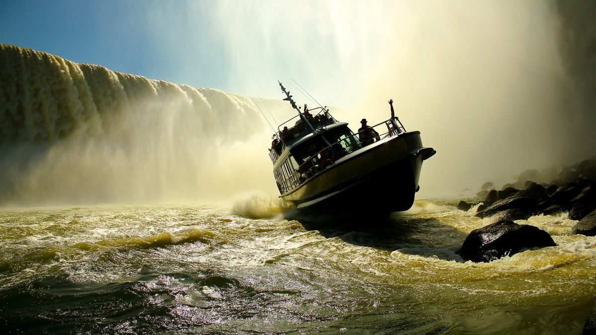 Turista morre após barco virar no Macuco Safari