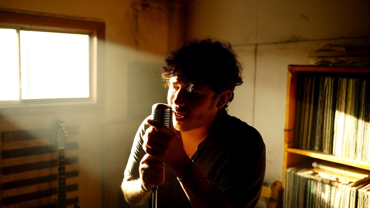 Lucas Bezerra debuts with a tribute to Totonho